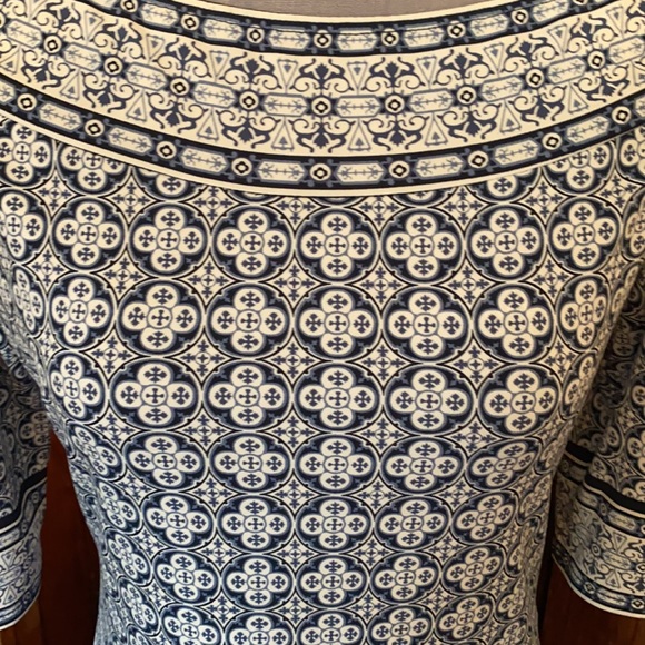 ‼️NWOT Max studio blue and white Patterned sheath dress‼️ - Picture 4 of 11